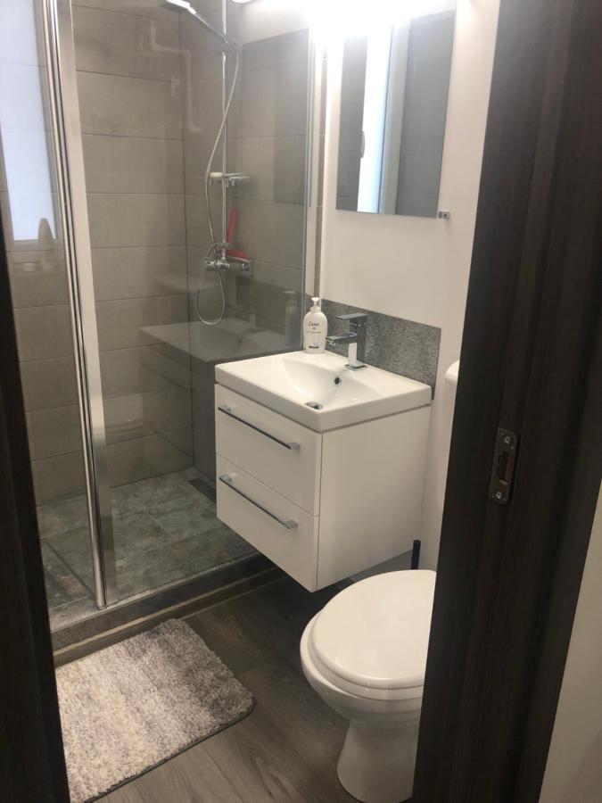 Garsoniera La Munte Appartement Azuga Buitenkant foto